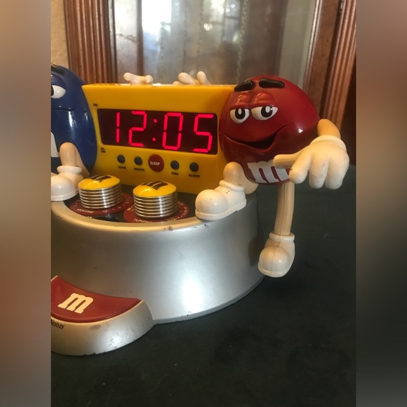 M&M Clock Radio - Picture 3 of 7